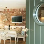 Luxurioeses Apartment In Reetdachhaus